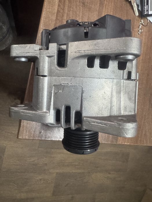Продавам алтернатор Bosch за Рено