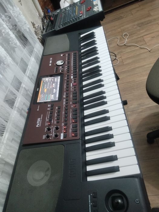 Orgă pa 700 de vînzare