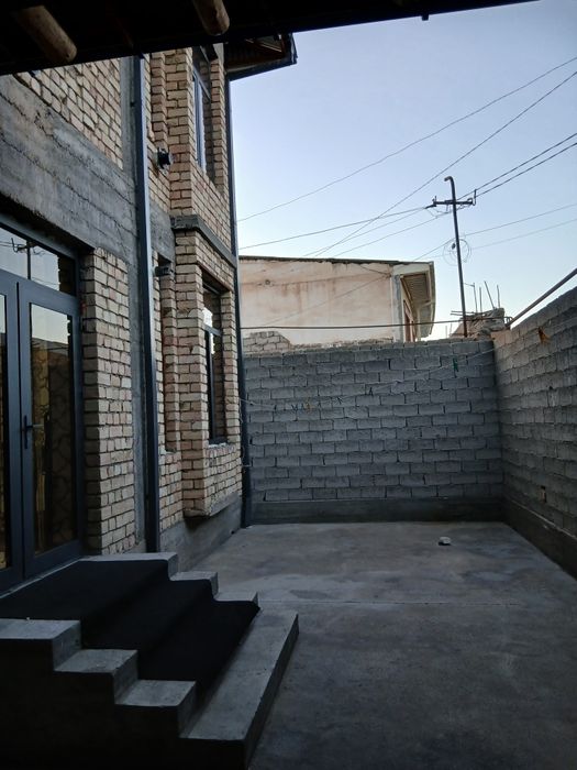 Срочно продаётся двух этажный новый дом.