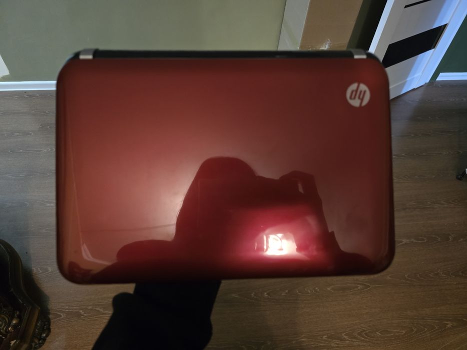 Ноутбук HP красный (нетбук)