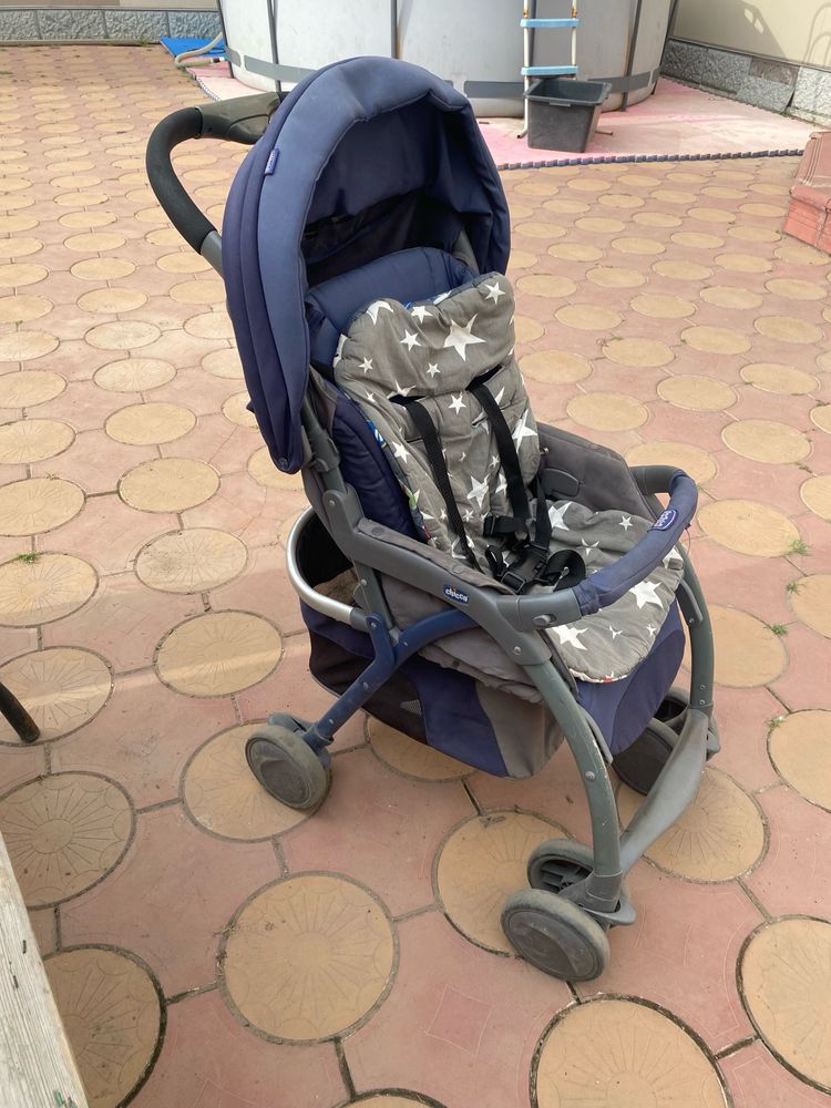 Продам прогулочную коляску Chicco comfort