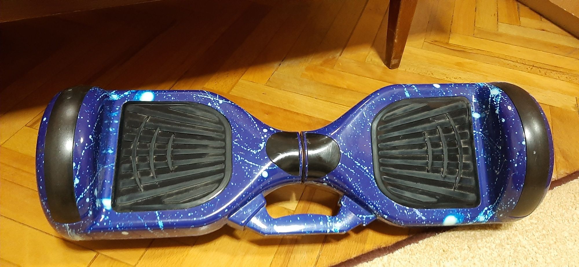 Vând hoverboard cu bluetooth (incarcator inclus)