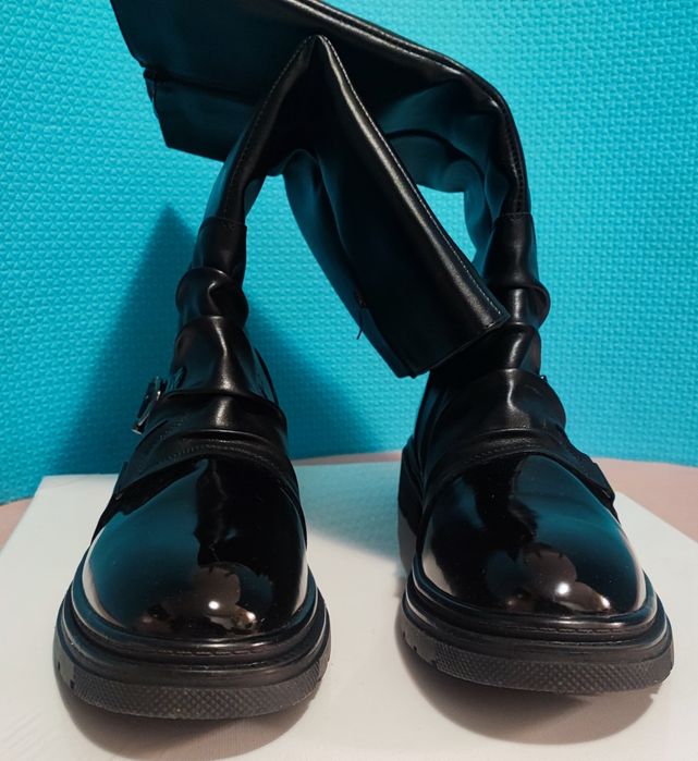 Продавам унисекс нови  ботуши