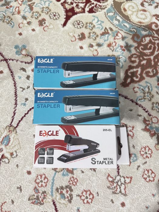 Дырокол и степлер