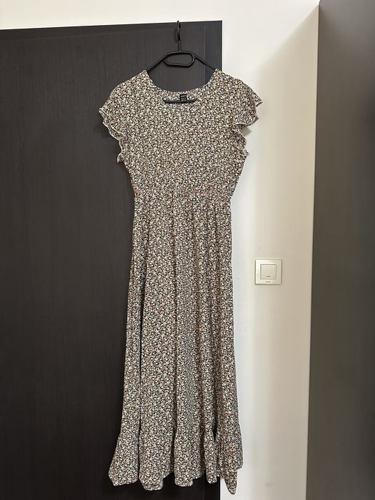 Рокли 38/40 размер-леки,запазени, някои чисто НОВИ/ 10лв. За брой