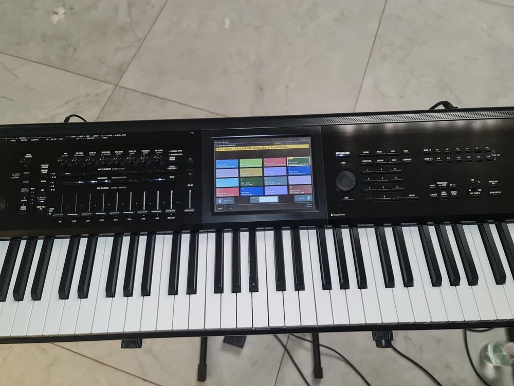 Vand korg kronos 2 sau fac schimb cu un korg pa5 plus diferenta!