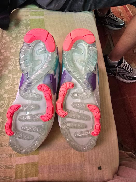 Vând adidași vapor max