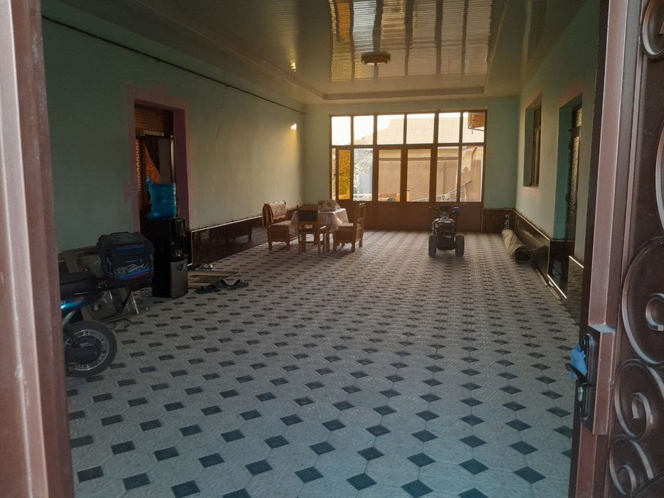 Uy sotiladi yaxshi holatda