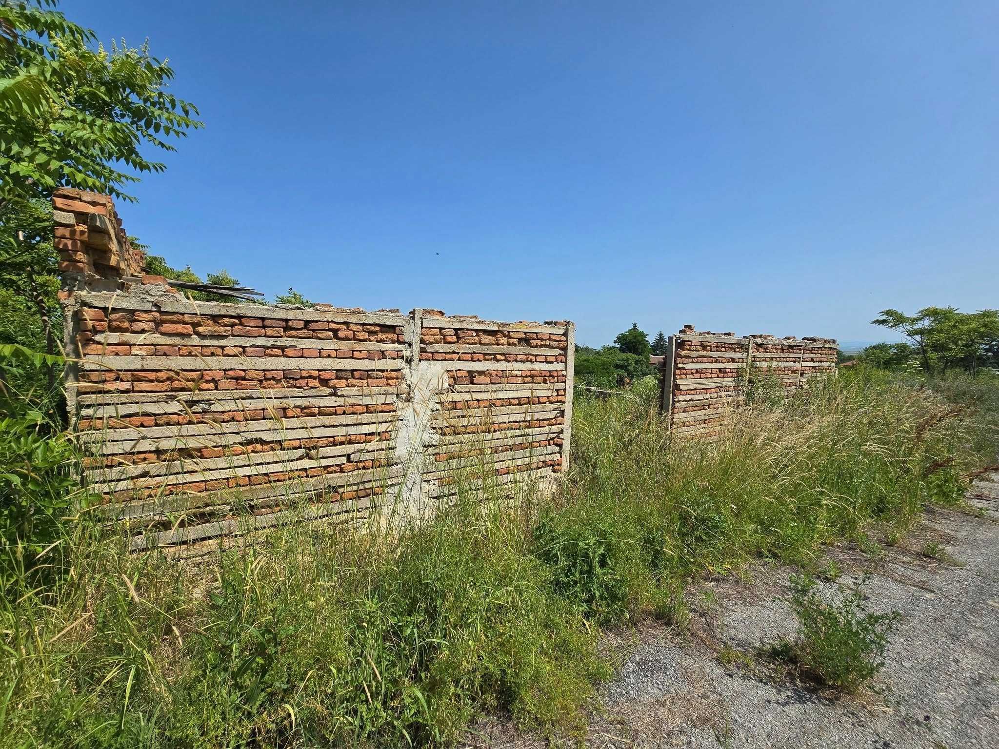 Продава се двуетажна къща
