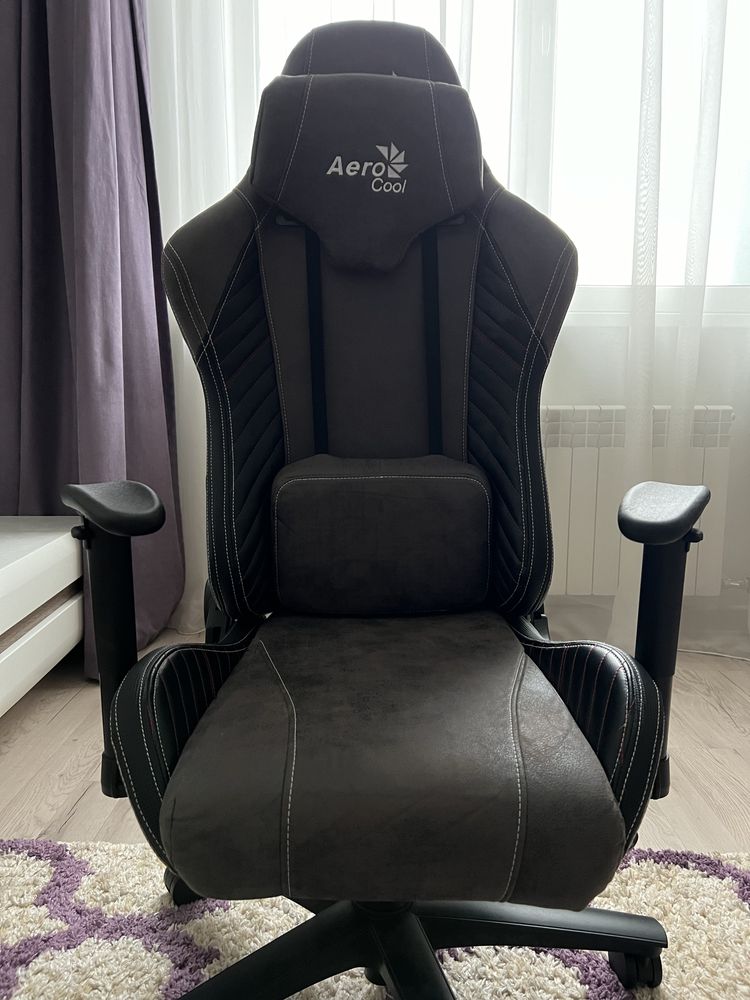 Продаю игровое компьютерное кресло Aerocool Baron black