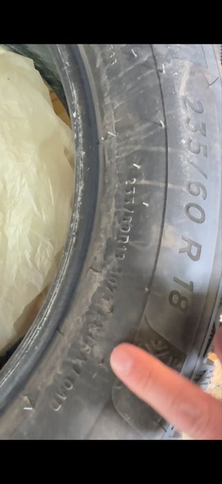 Продам шипованные шины Мишлен Michelin 235/60/18