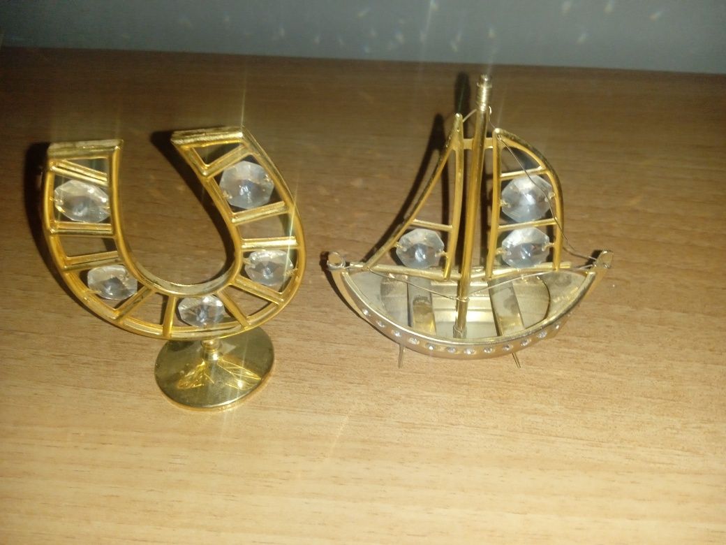 Сувениры swarovski подкова и корабль