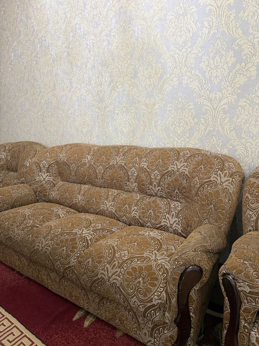 Продается диван и кресла