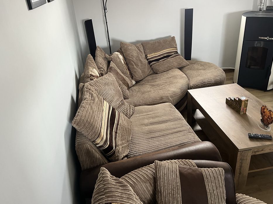 Продавам бежово-кафяв диван