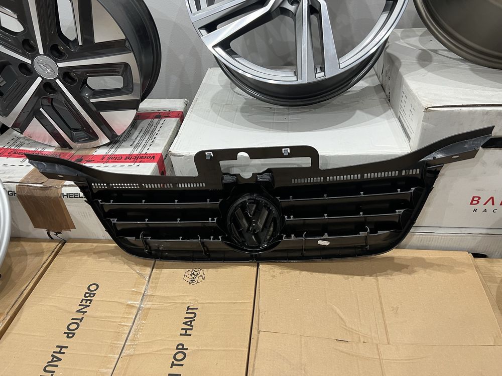 VW Touran маска предна решетка оригинална Нова Тоуран