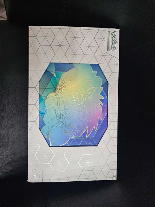 Покемон карти и кутия