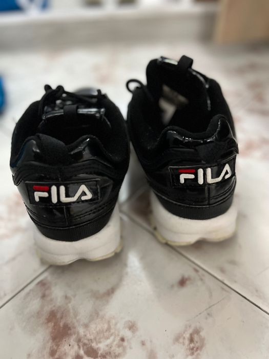 Дамски спортни обувки FILA