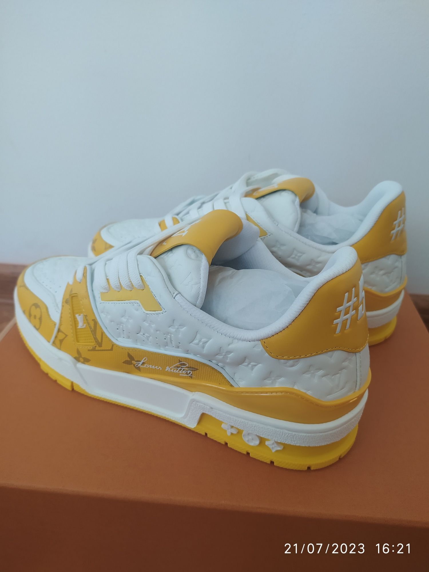 Louis Vuitton Arch Li Yellow sneakers [ 42 ]