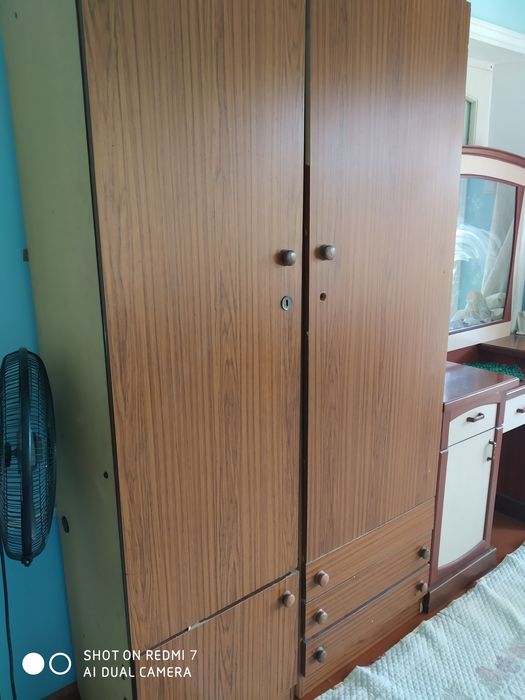 Шкаф полкали ва кийим осишга