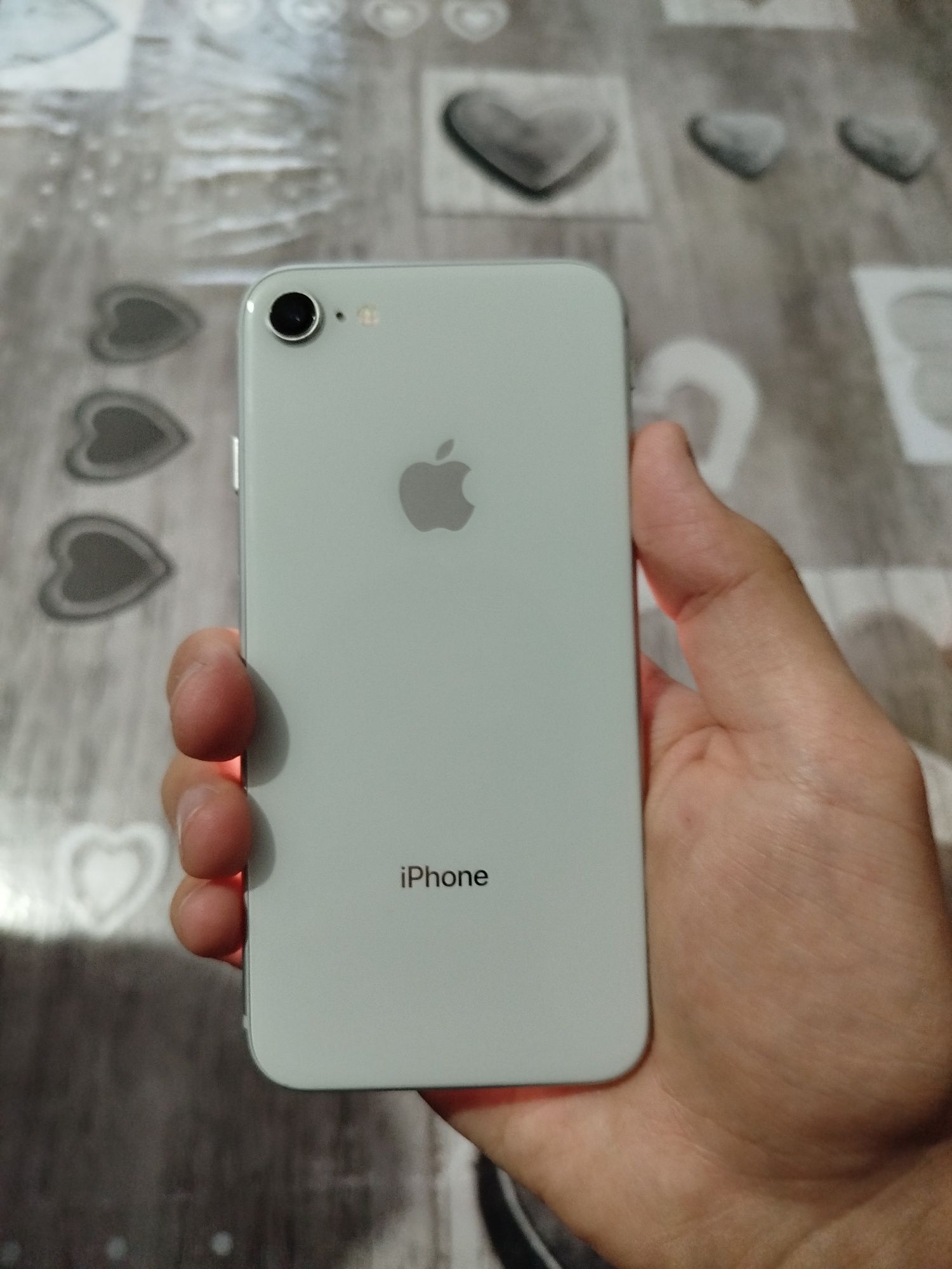 Iphone 8 sotiladi