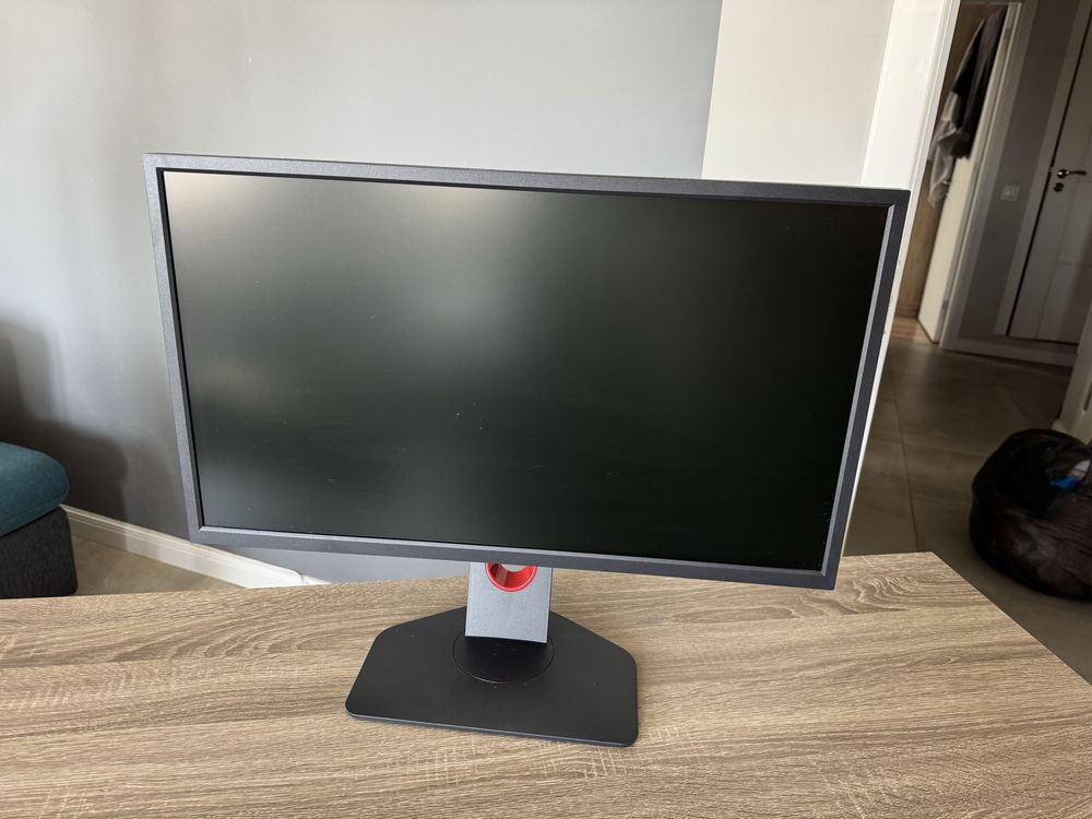 Гейминг компютър + Монитор 240 HZ + клавиатура Razer
