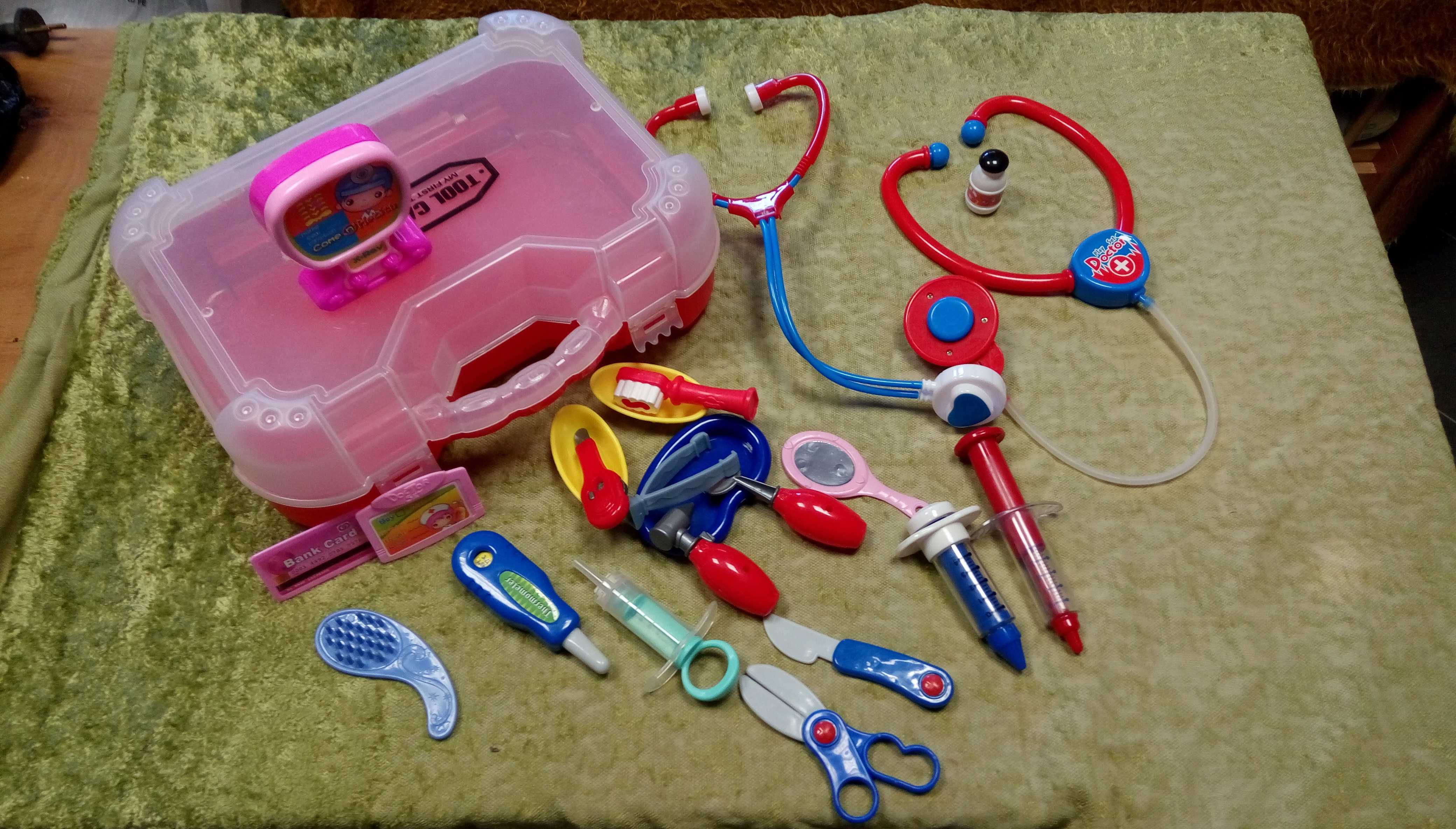 Играчки в кутия за ”чичо доктор” - медицински принадлежности
