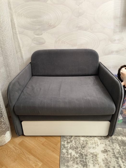 Продам диван в хорошем состояние