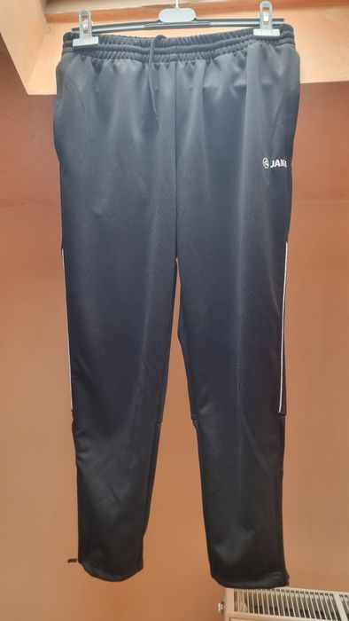 Vând pantaloni  trening