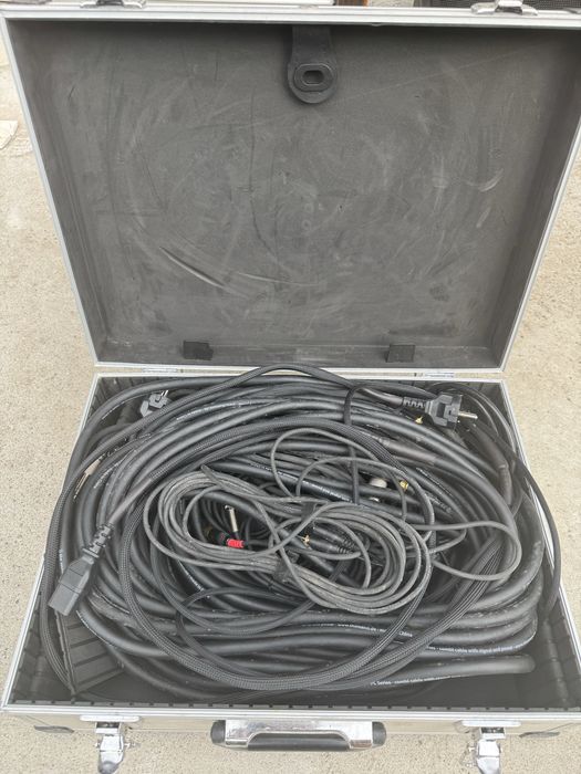 Kit Boxe sonorizare cu Behringer B215A active