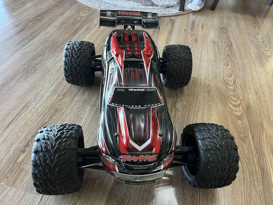 EREVO TRAXXAS спортна количка с дестанционно