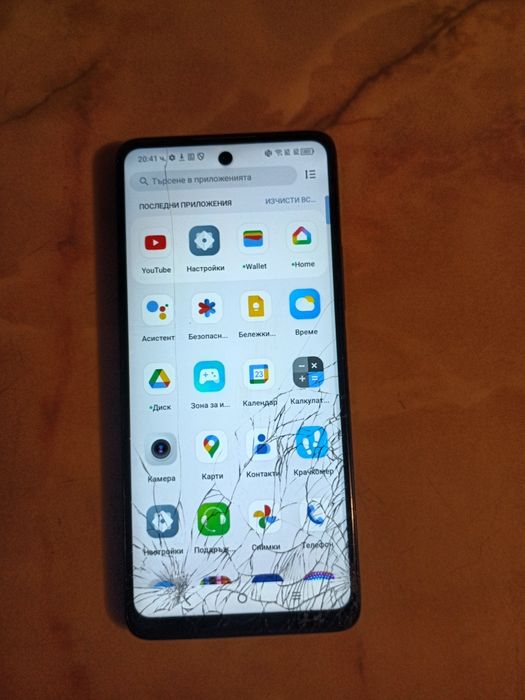 Смартфон TCL 50 с напукан дисплей