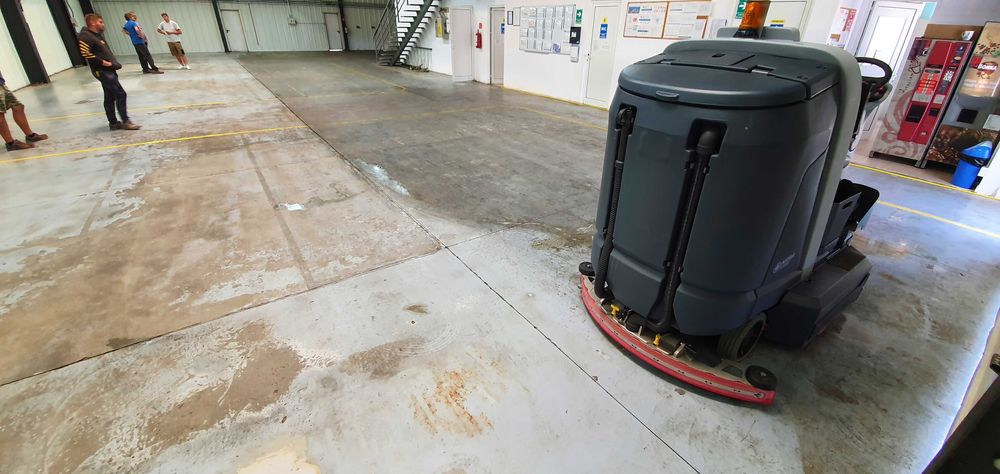 Măturat - Curatat mecanizat/manual - parcări subterane și supraterane