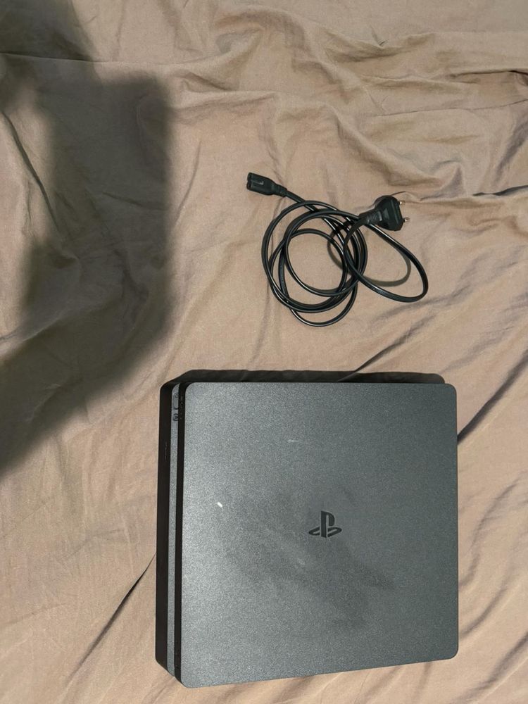Playstation 4 Slim 1TB