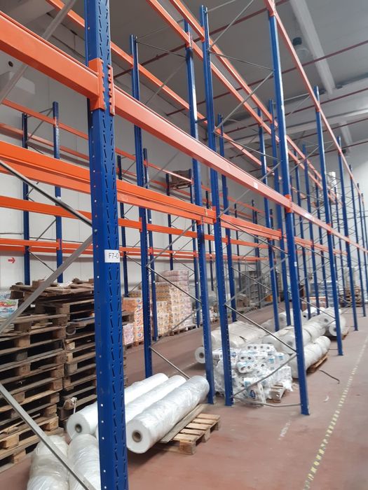 Vând rafturi metalice profesionale reglabile la super preț