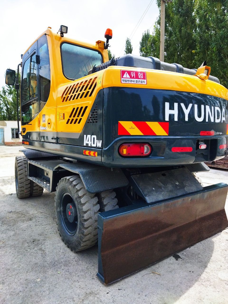 Ekiskavator Hyundai 140w