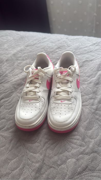 Adidasi fetita nike Air force 1 marimea 33