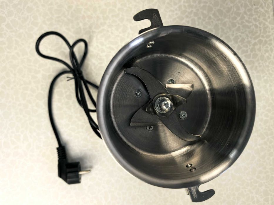 Moara multifunctionala inox 150g 850W 219 lei