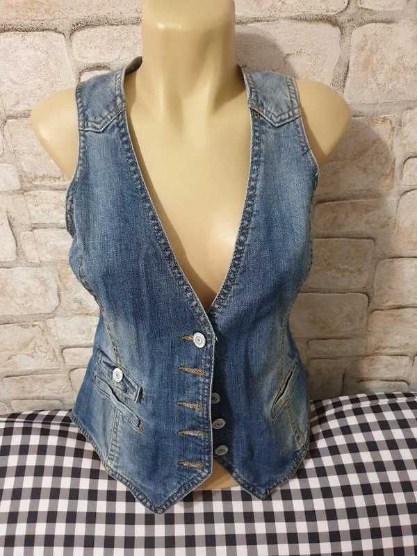 Vesta denim H&M LOGG,marimea 38,stare f buna(pata)