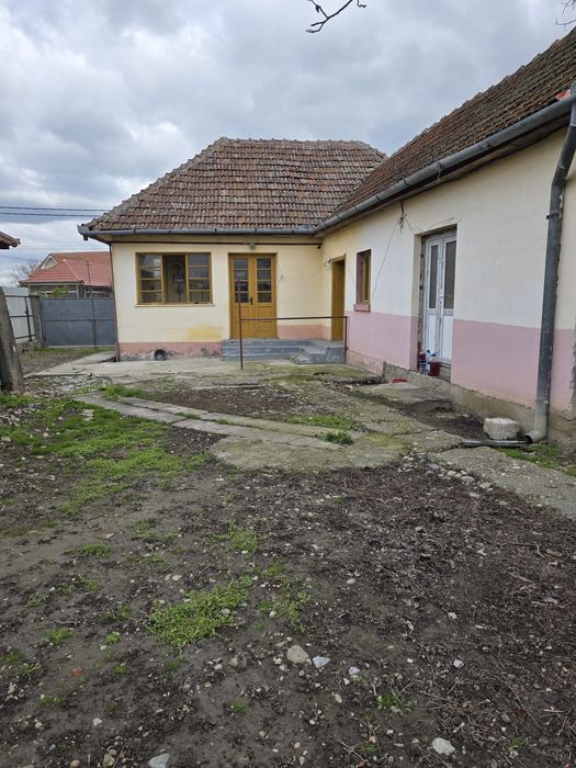 Casă de vânzare   4 camere