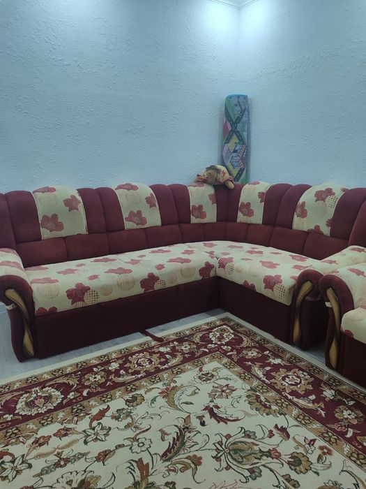 Продается диван угловой и кресло