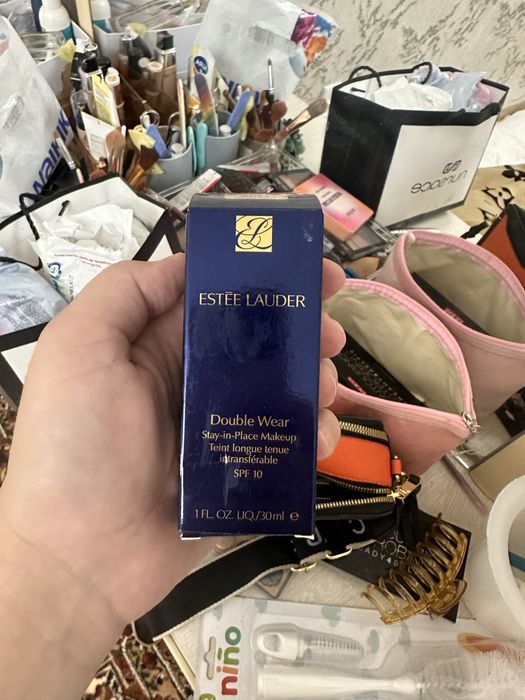 Продам Тональную основу estee lauder