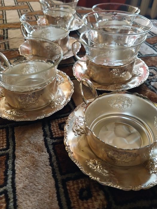 Старинные чашки с тарелочками