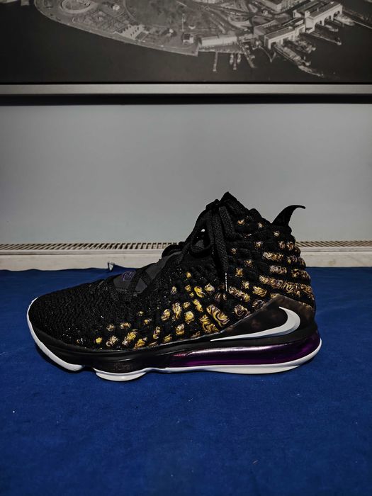 NIKE LeBron 17 Lakers, mărimea 45, interior talpă 29 cm