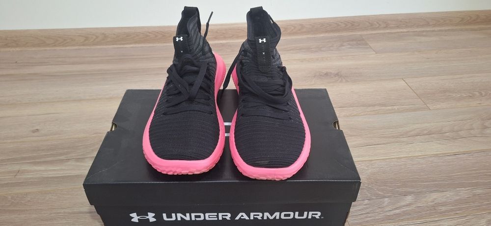 UNDER ARMOUR маратонки