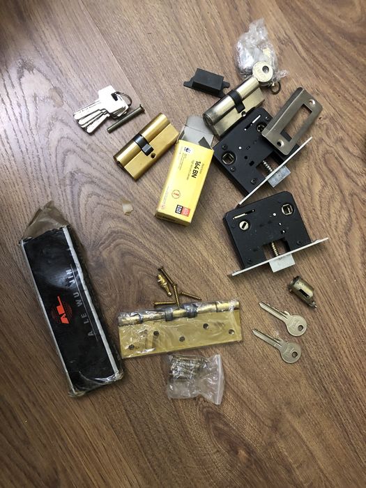 Продам замки то что на фото