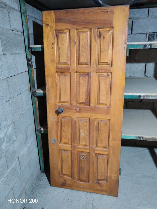 Железная дверь...