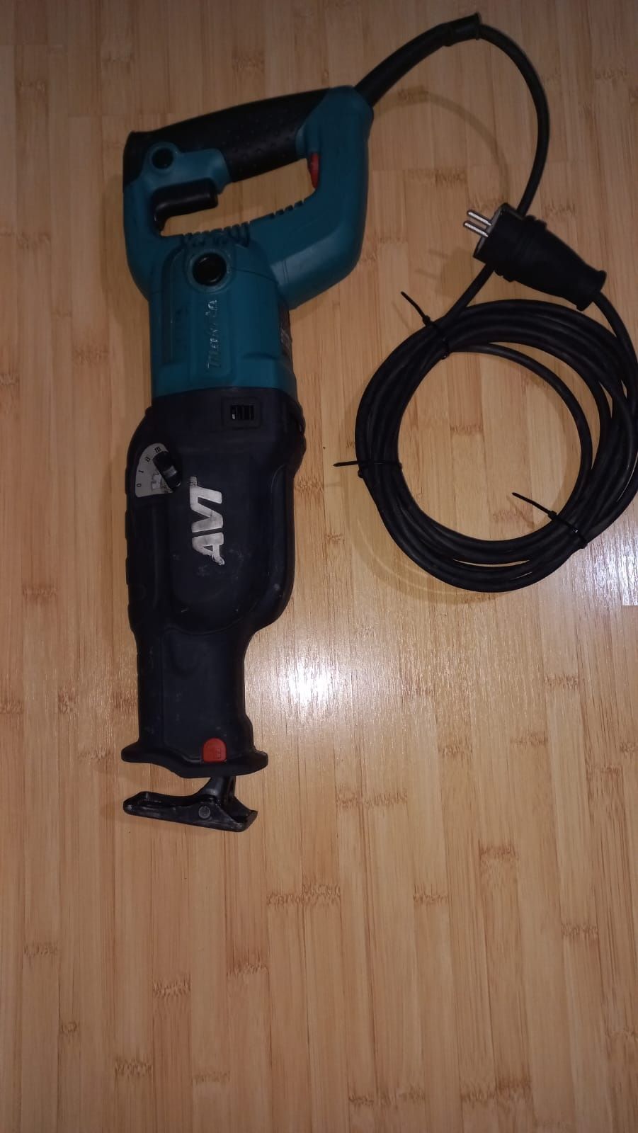 Fierăstrău sabie Makita JR3070CT