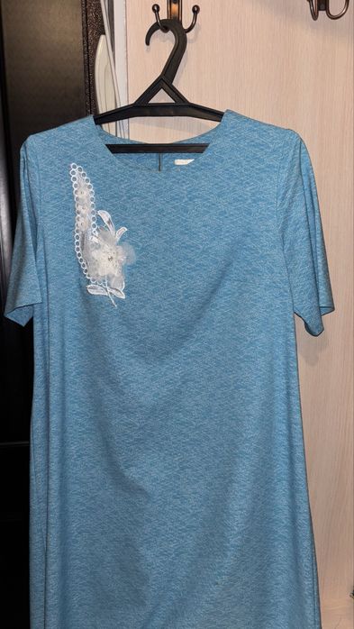 Голубое платье