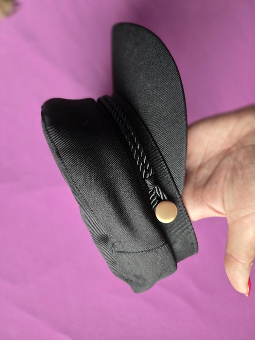 Кожена шапка с естествен косъм от лисица и каскети