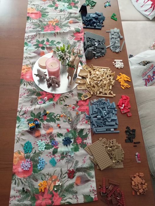 Лего части и мистериозни торбички с части